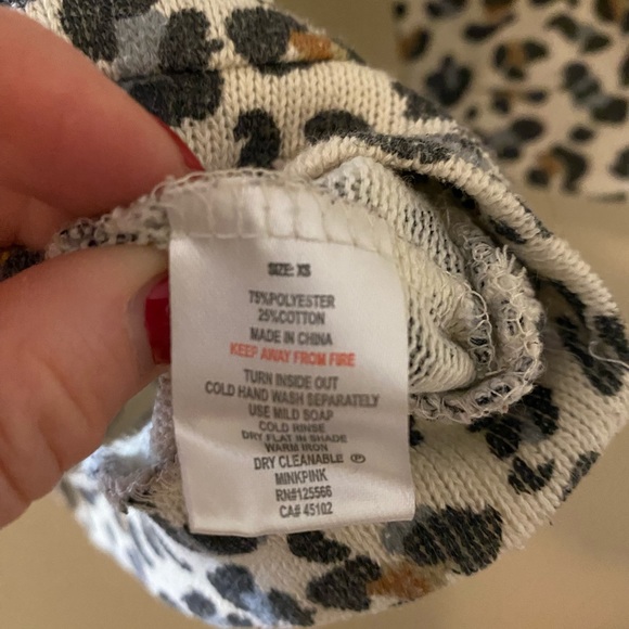 Mink Pink 3/4 sleeve leopard print lightweight sweater - Picture 5 of 5